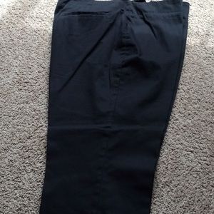 Black Capri pants